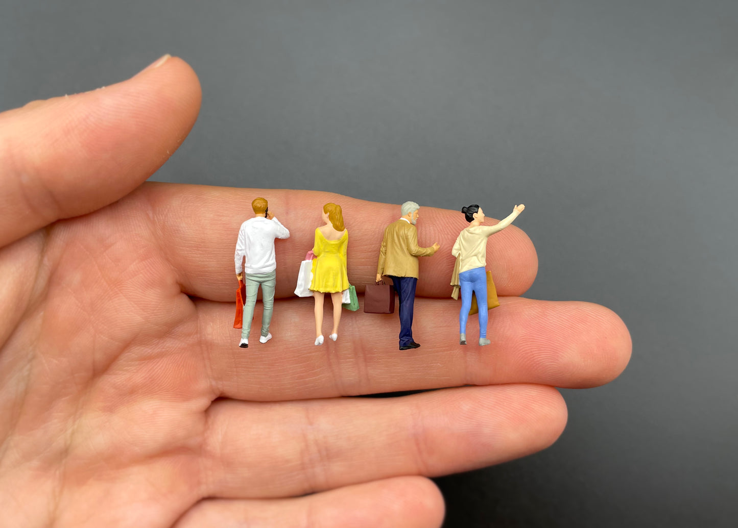 Couples with Shopping Bags. Miniature 1:64 Scale People