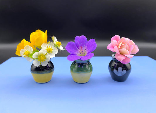 Miniature Vases. Ceramic Pots. Scale 1:12